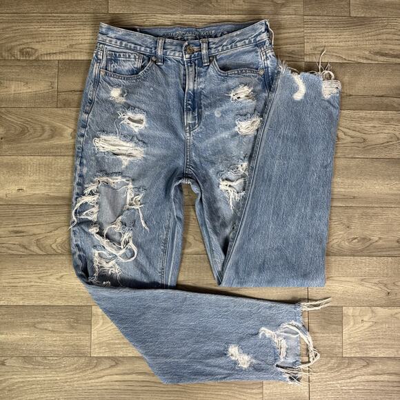 American Eagle Ripped High Rise Mom Jeans Light Wash sz 2 - Picture 1 of 8